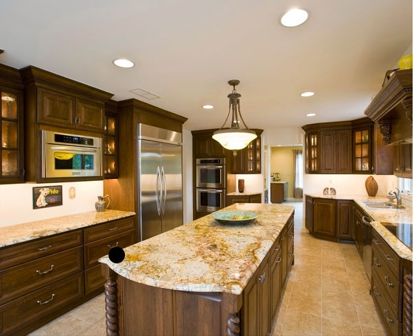 THI CÔNG ĐÁ HOA CƯƠNG ỐP BẾP TẠI ĐÀ LẠT